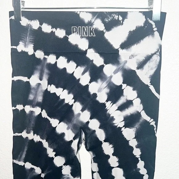 PINK Victoria’s Secret Seamless Black And White Tie Dye Leggings - Picture 5 of 10